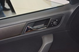 2013款大众全新桑塔纳1.6L手动舒适版