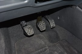 2013款大众全新桑塔纳1.6L手动舒适版