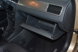 2013款大众全新桑塔纳1.6L手动舒适版