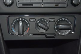 2013款大众全新桑塔纳1.6L手动舒适版