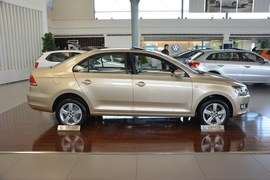 2013款大众全新桑塔纳1.6L手动舒适版