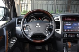 2019款三菱帕杰罗