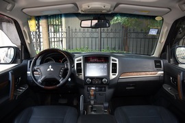 2019款三菱帕杰罗