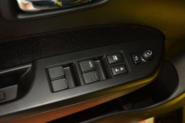 2014款铃木速翼特1.6L手动豪华版
