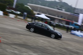   2014款奔腾B90 1.8T尊贵型试驾实拍