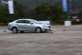   2014款奔腾B90 1.8T尊贵型试驾实拍