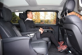   2018款奔驰V260 L 尊贵加长版
