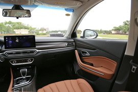 2019款北汽绅宝智道