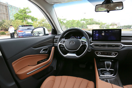 2019款北汽绅宝智道