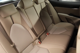 2019款丰田凯美瑞