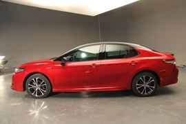 2019款丰田凯美瑞双擎