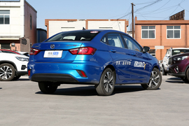 2018款长安逸动DT