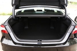 2019款丰田凯美瑞