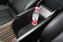 2019款丰田凯美瑞