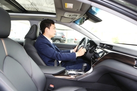 2019款丰田凯美瑞