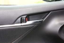 2019款丰田凯美瑞