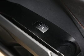 2019款丰田凯美瑞