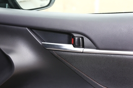 2019款丰田凯美瑞