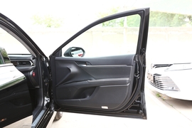 2019款丰田凯美瑞