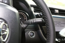 2019款丰田凯美瑞