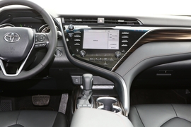 2019款丰田凯美瑞