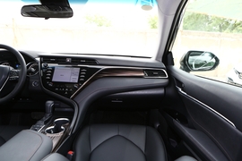 2019款丰田凯美瑞