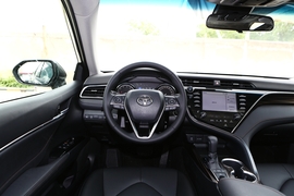 2019款丰田凯美瑞