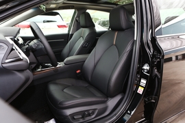 2019款丰田凯美瑞