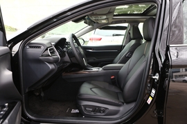 2019款丰田凯美瑞