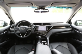 2019款丰田凯美瑞