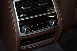 2019款宝马740Li