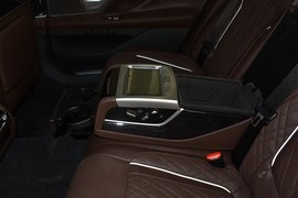 2019款宝马740Li