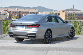 2019款宝马740Li