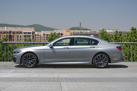 2019款宝马740Li