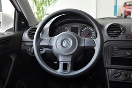 2013款大众捷达1.6L手动时尚型