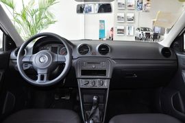 2013款大众捷达1.6L手动时尚型