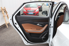 2019款北汽绅宝智道