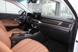 2019款北汽绅宝智道