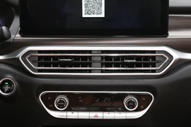 2019款北汽绅宝智道