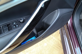 2019款丰田雷凌双擎