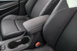 2019款丰田雷凌双擎