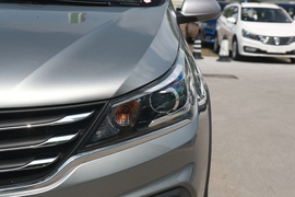 2019款宝骏310W