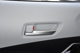 2019款丰田雷凌双擎