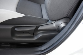 2019款丰田雷凌双擎