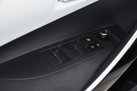 2019款丰田雷凌双擎