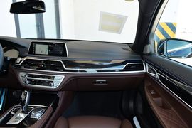 2019款宝马740Li