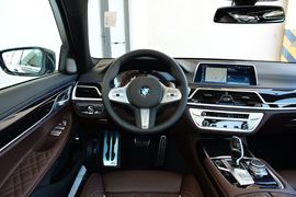 2019款宝马740Li
