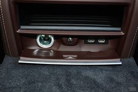 2019款宝马740Li