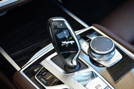 2019款宝马740Li