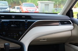 2019款丰田凯美瑞